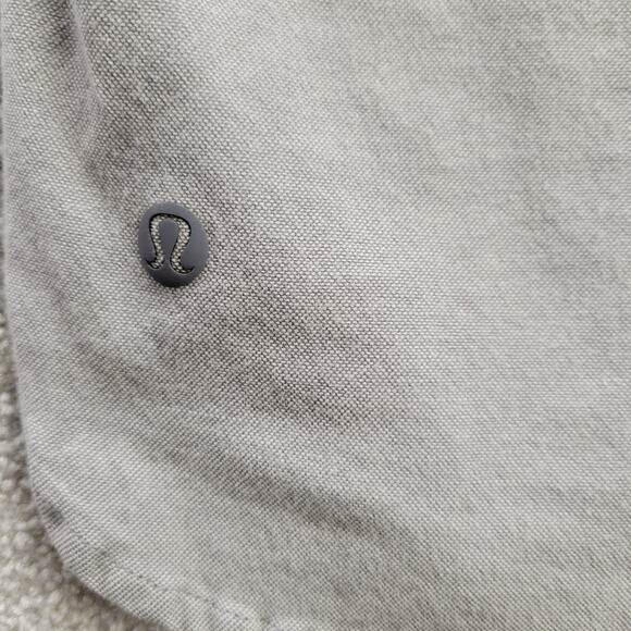 Lululemon Men’s Commission Oxford Button Up Shirt Gray Short Sleeve Medium - Picture 7 of 8